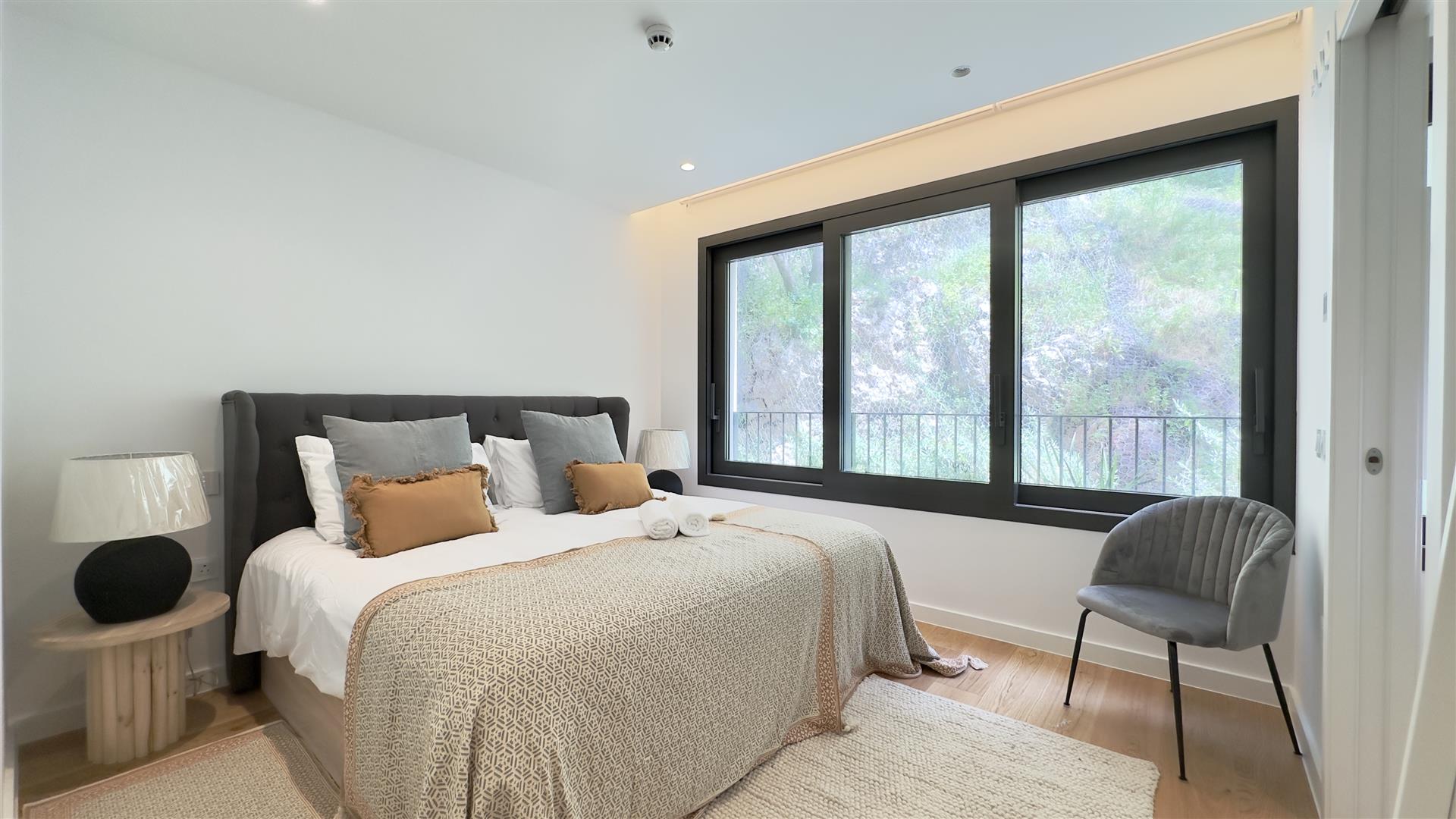 Image of House - 4 Bedrooms - 4 Bathrooms for Rental in North Gorge-Gibraltar, Image 4